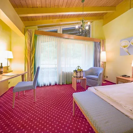 Hotel Ringhotel Moench's Waldhotel 4*