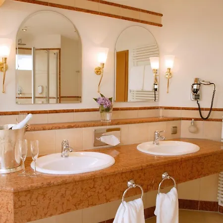 Hotel Ringhotel Moench's Waldhotel