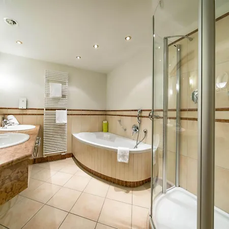 Hotel Ringhotel Moench's Waldhotel 4*