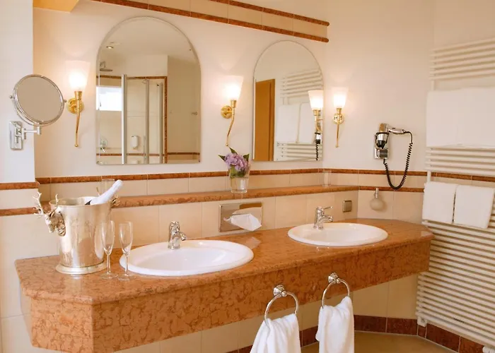 Hotel Ringhotel Moench's Waldhotel